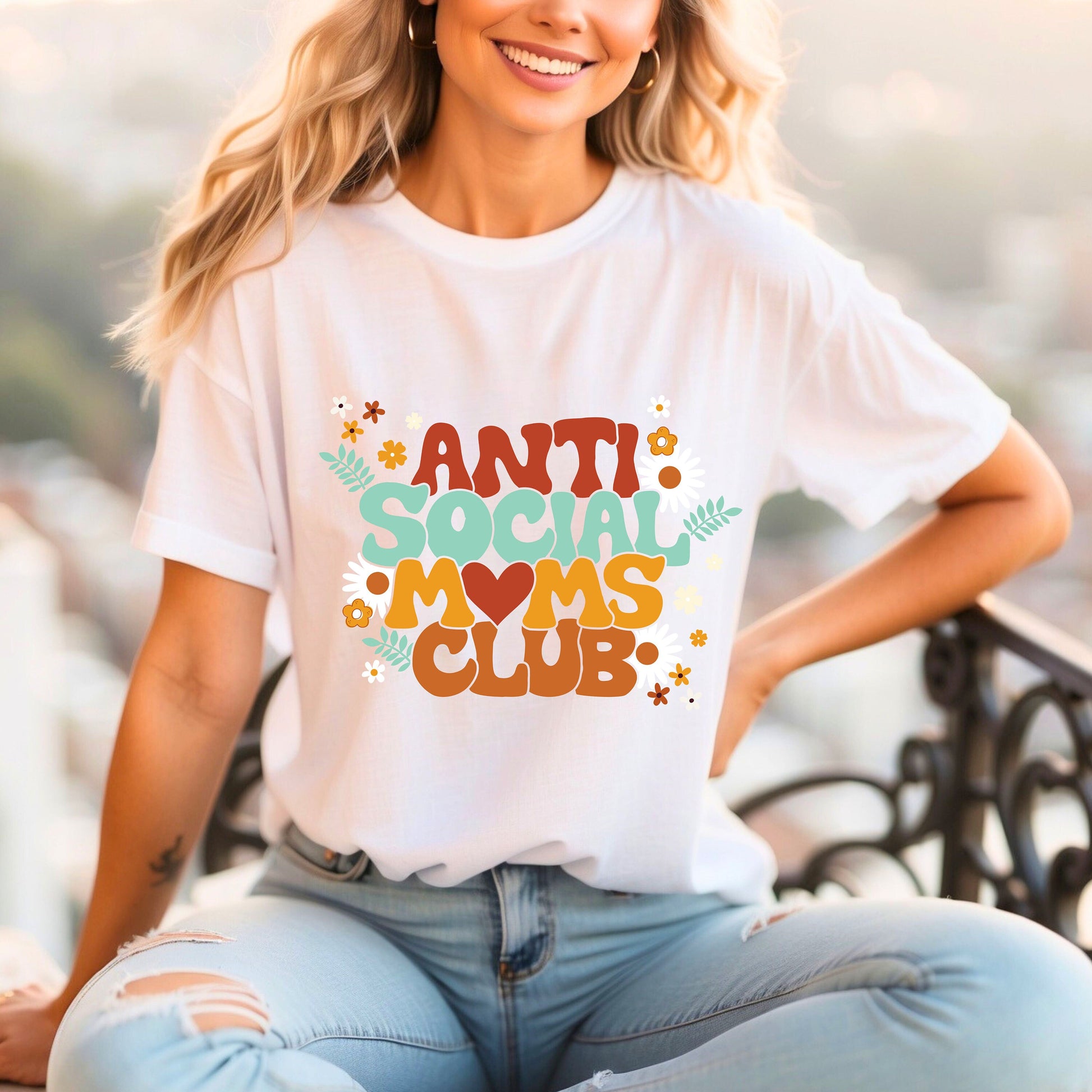 Anti Social Moms Club T-shirt- Great gift for mom- Casual wear for moms - Gift for her- Gift for sister- Gift for wife- mom aesthetic