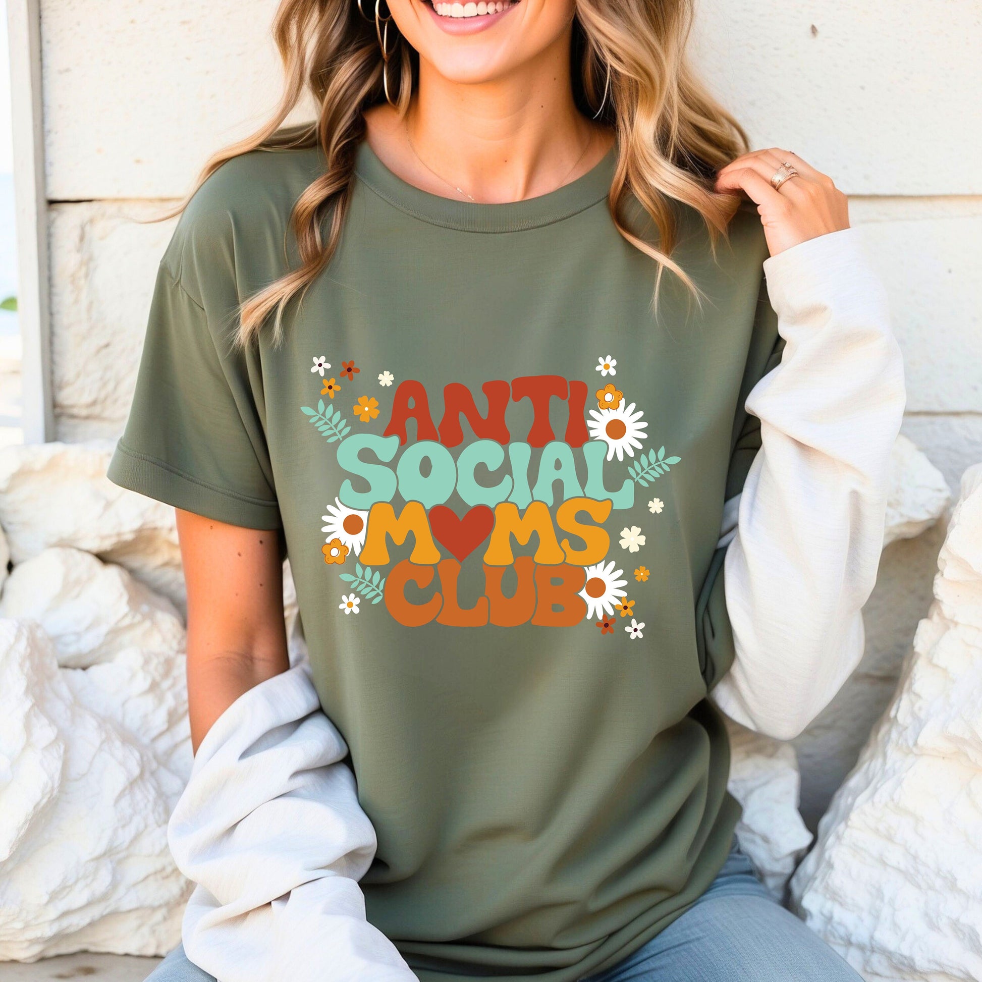 Anti Social Moms Club T-shirt- Great gift for mom- Casual wear for moms - Gift for her- Gift for sister- Gift for wife- mom aesthetic