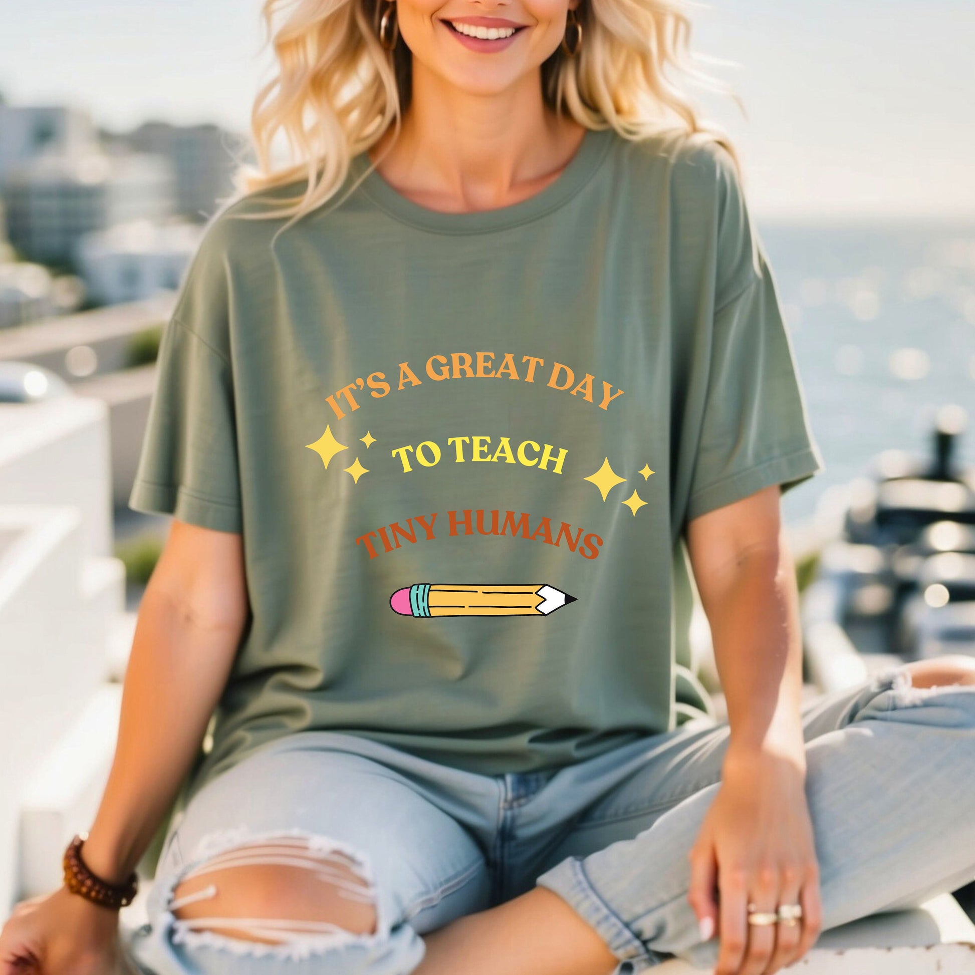 It's a great day to teach tiny humans T-shirt - Gift for teachers- Gift for her- Teacher appreciation- Teacher aesthetic- casual teacher